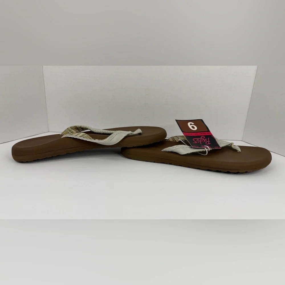 Flojos Comfort Flip Flops Size 9 Ivory Tan Beach Vacation Sandals NWT